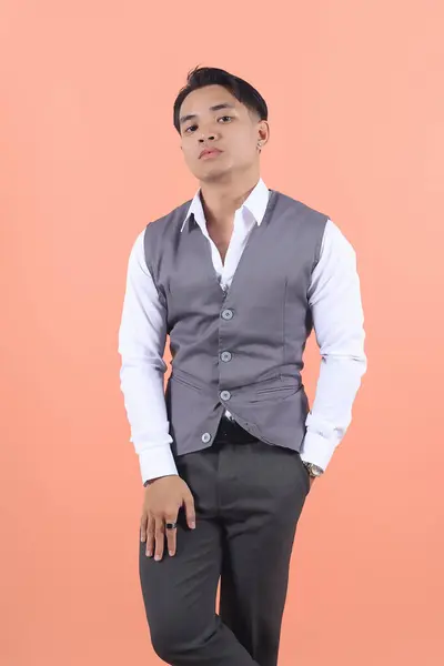 Bonito Jovem Empresário Asiático Vestindo Colete Terno Com Mão Esquerda — Fotografia de Stock