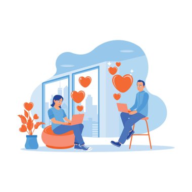 Genç erkekler ve kadınlar dizüstü bilgisayarlarıyla oturuyorlar. Birbirinize bilgisayardan kalp simgeleriyle aşk mesajları yollayın. Online flört konsepti. trend modern vektör düz illüstrasyon