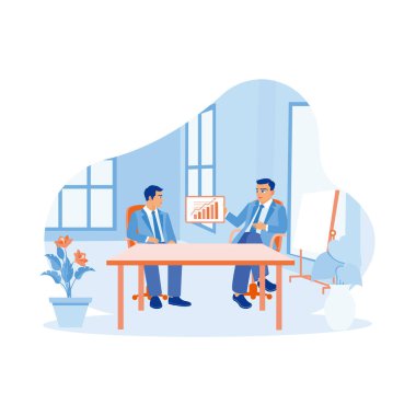 Modern bir ofiste çalışan olgun bir erkek işadamı. Ofisteki genç iş arkadaşlarıyla iş gelişmelerini tartışmak için dijital tabletleri kullanmak. Dijital iş konsepti. trend modern vektör düz illüstrasyon