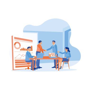 Erkek patron toplantı odasında başka bir çalışma ekibiyle toplantı yapıyor. Patron el sıkışıyor ve iyi performansı için iş arkadaşını tebrik ediyor. Yeni çalışanlar konsepti. trend modern vektör düz illüstrasyon