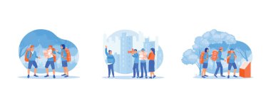 Turist rehberi konsepti. Turist bir haritayla ormanda seyahat eder. Fotoğraf çekerken seyahat et. Ormandaki akıllı telefonu kullanarak. Düz vektör modern illüstrasyonunu ayarla