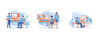 Video düzenleyici iki ekranlı bir bilgisayarın önünde çalışıyor. Video Düzenleyici. Editör ve iş arkadaşları dijital bir multimedya şirketinde birlikte çalışıyorlar. Düz vektör resimlemesini ayarla