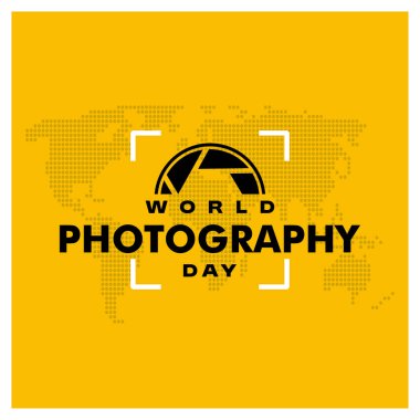Dünya Fotoğraf Günü 'nü küresel bir harita motifi ve canlı sarı bir zemin karşısında kameradan esinlenilmiş elementlerle kutlayın. Küresel fotoğraf yaratıcılığının ruhunu yakalamak. Düz vektör illüstrasyonu