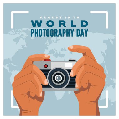 Eller harita arkaplanına karşı kamerayı tutuyor. 19 Ağustos 'ta Dünya Fotoğraf Günü' nü kutluyoruz. Düz vektör illüstrasyonu