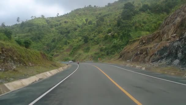 Krajobraz Pięknej Naturalnej Scenerii Krętej Górskiej Autostradzie Mieście Tulungagung Klifami — Wideo stockowe