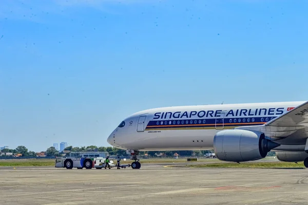 Ett Airbus A350 Flygplan Som Ägs Singapore Airline Som Knuffas — Stockfoto