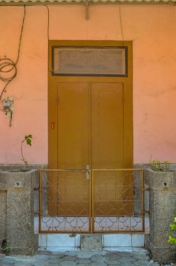 Avrupa ortaçağ tarzında eski ahşap kapı dokusu