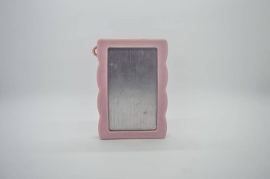 Beyaz arkaplanda izole edilmiş bir Harici Disk Sürücüsü