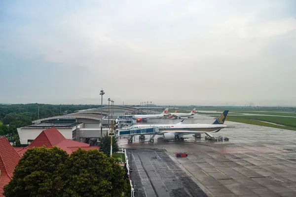Landskap Terminal Juanda Internationella Flygplats Som Utrustad Med Modern Ombordstigningsbro — Stockfoto