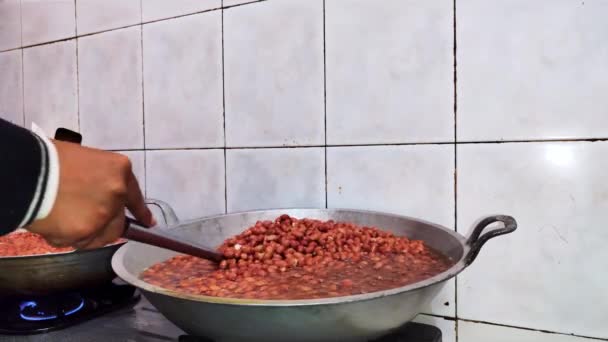 Prăjirea Unor Cantități Mari Arahide Procesul Face Condimente Pecel — Videoclip de stoc