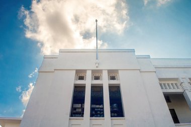 20 Haziran 2024, Surabaya, Endonezya 'nın eski şehir bölgesinde yol kenarı yemekhanesi..