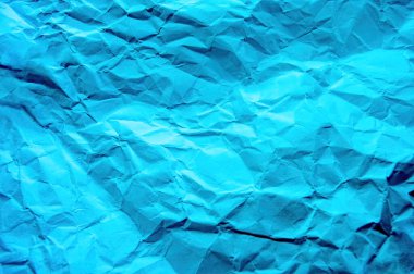Buruşuk mavi kağıdın soyut deseni.