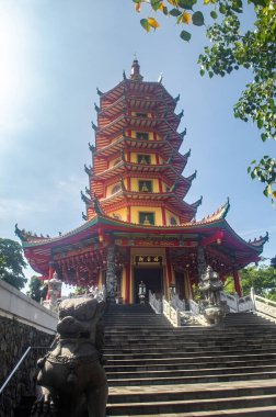 Çin mimarisinin sergilendiği Semarang 'daki Avalokitesvara Pagoda, 17 Kasım 2024' te Ay Yeni Yıl kutlamaları sırasında ziyaret edildi.