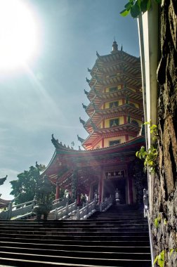 Çin mimarisinin sergilendiği Semarang 'daki Avalokitesvara Pagoda, 17 Kasım 2024' te Ay Yeni Yıl kutlamaları sırasında ziyaret edildi.