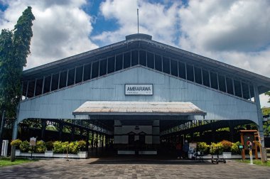 Merkezi Cava, Endonezya 'da tarihi bir demiryolu sahası olan Ambarawa İstasyonu ve Müzesi, bölgenin zengin mirasını yansıtan antika tren ve mimari eserlerini sergiliyor. Endonezya, 17 Kasım 2024