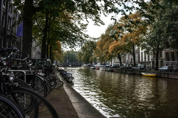 Podzimní Scéna Amsterdamských Průplavech — Stock fotografie