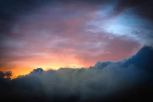 Статуя Христа Серед Хмар Заході Сонця Ріо Жанейро Бразилія — стокове фото
