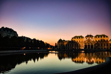 Dusk - Viyana, Avusturya 'daki Yukarı Belvedere Yansımaları