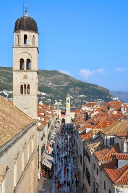 Dubrovnik Duvarları 'ndan görülen Stradun (veya Placa) Caddesi - Hırvatistan