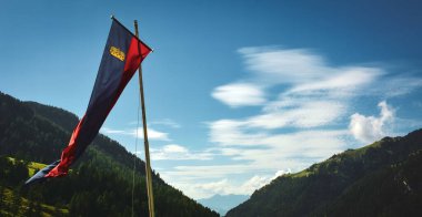 Ulusal Lihtenştayn Bayrağı Dalgalanıyor