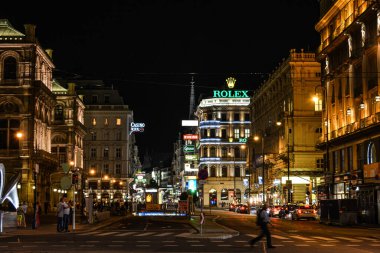Avusturya 'nın başkenti Viyana' da Karntner Caddesi 'nde Gece Saati (Carinthian Caddesi)