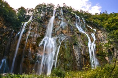 Plitvice Gölleri Ulusal Parkı 'nın Büyük Şelalesi (Veliki Tokat) - Hırvatistan