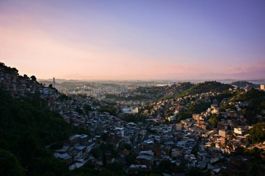 Rio de Janeiro 'nun Varoşlarında Gün Batımı