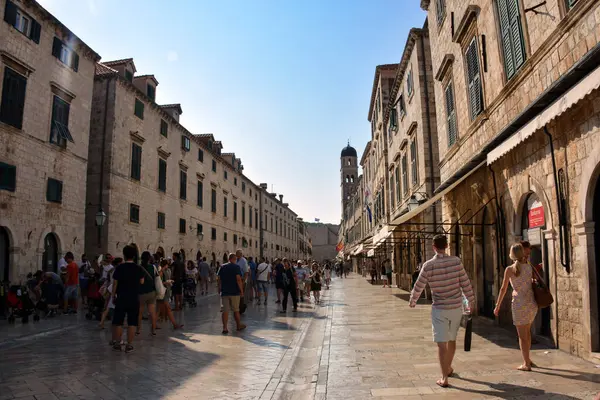 Parlak Yaz Günündeki Stradun - Dubrovnik, Hırvatistan