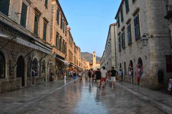 Dubrovnik Eski Kentinde Stradun (veya Placa) Caddesinde Bir Yürüyüş - Hırvatistan