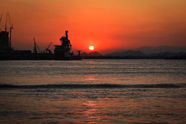 Pier Mau 'daki Kızıl Gün Batımı Rio de Janeiro, Brezilya
