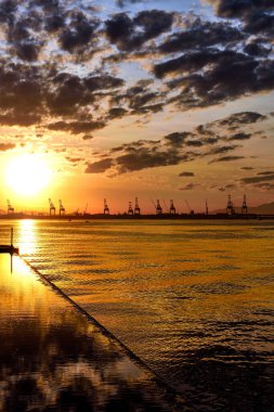 Guanabara Körfezi üzerinde Günbatımının Yansımaları - Pier Mau, Rio de Janeiro