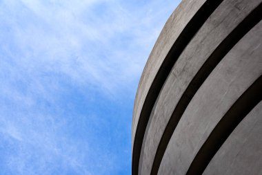 Guggenheim Müzesi 'nin Mavi Gökyüzü Karşısındaki Detayları - Manhattan, New York