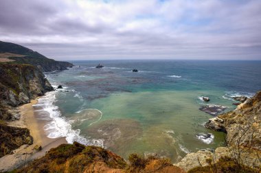 Pasifik Sahili, Bixby Creek Köprüsü yakınlarındaki Castle Rock Viewpoint 'ten görüldü - Big Sur, California