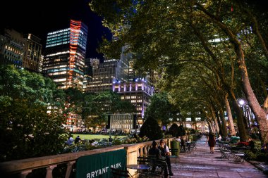 Bryant Park 'ta Bir Yaz Gecesi - Manhattan, New York