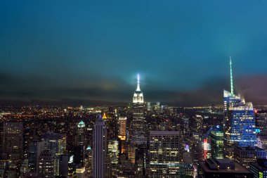 Top of the Rock 'tan Empire State Binası' na ve Manhattan Skyline 'a Gece Görüşü - New York City, ABD