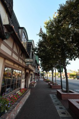 Solvang, Kaliforniya 'daki Picturesque Alisal Yolu Mağazaları