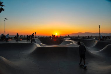 Venice Beach Kaykay Parkı 'nda Günbatımı Sahnesi - Los Angeles, Kaliforniya