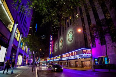 Radio City Music Hall, 50. caddedeki Gece - Manhattan, New York