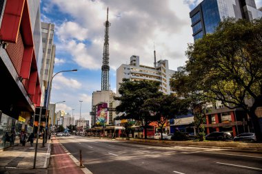 Paulista Bulvarı 'nın yanındaki Consolacao Sokağı, Sao Paulo, Brezilya.