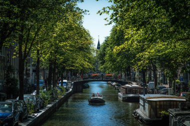 Hollanda, Amsterdam 'da Huzurlu Kanal Görünümü