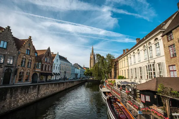 Rozenhoedkaai 'den Bruges Kanalı' nın Manzarası - Bruges, Belçika