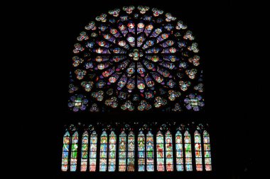 Notre Dame Katedrali 'ndeki Güzel Gül Penceresi - Paris, Fransa