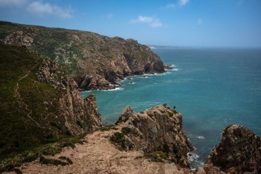 Cabo da Roca 'nın görkemli uçurumları Atlantik Okyanusu - Portekiz