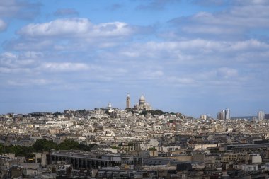 Sacre-Coeur 'un panoramik görüntüsü ve Zafer Takı' ndan Paris Skyline - Fransa