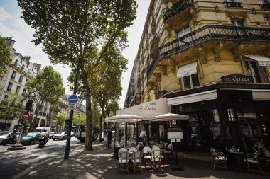Cafe Le Lutece ile Paris, Fransa Cazibeli Sokak