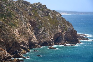Okyanus kıyısındaki uçurumlar Cabo da Roca 'da Parlak bir yaz gününde - Portekiz