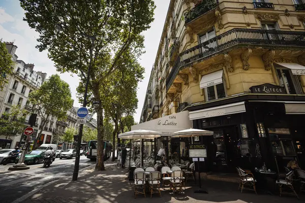 Cafe Le Lutece ile Paris, Fransa Cazibeli Sokak