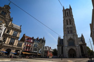 Saint Bavo Meydanı ve Katedral Bir Yaz Günü - Gent, Belçika