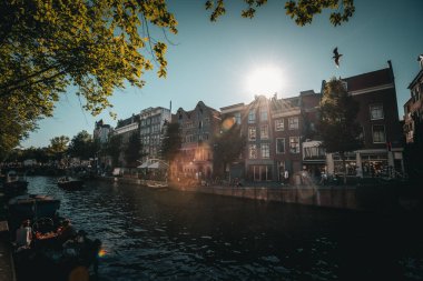 Amsterdam 'da Sunset - Hollanda' da Tarihi Kanal Evleri ve Tekneleri