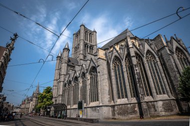 Saint Nicholas Kilisesi ve Şehir Tramvay Hatları Bir Yaz Günü - Gent, Belçika